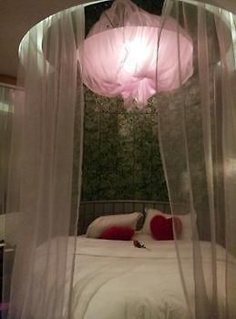 Miaozu Buyi Hotel Fenghuang Dış mekan fotoğraf