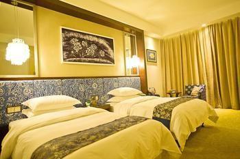 Miaozu Buyi Hotel Fenghuang Dış mekan fotoğraf